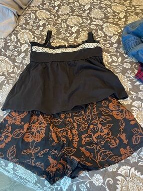 Janie and Jack Black & Rust Floral Elastic-Waist Shorts